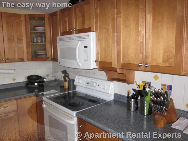 Building Photo - 94 Beacon St