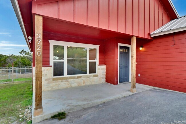 Building Photo - 2720 Golf Dr