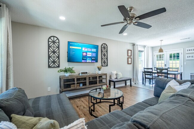 Primary Photo - 25 Jennifer Ln