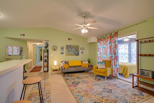 Building Photo - 140 Spanish Oak Dr