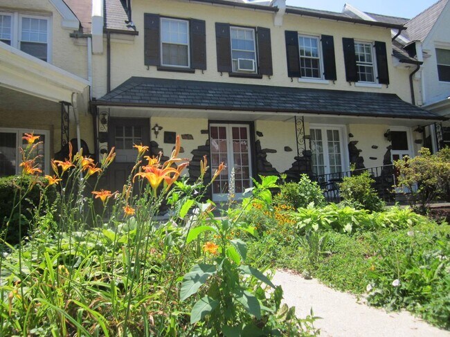 Front of the Townhome - 6606 Morris Park Rd