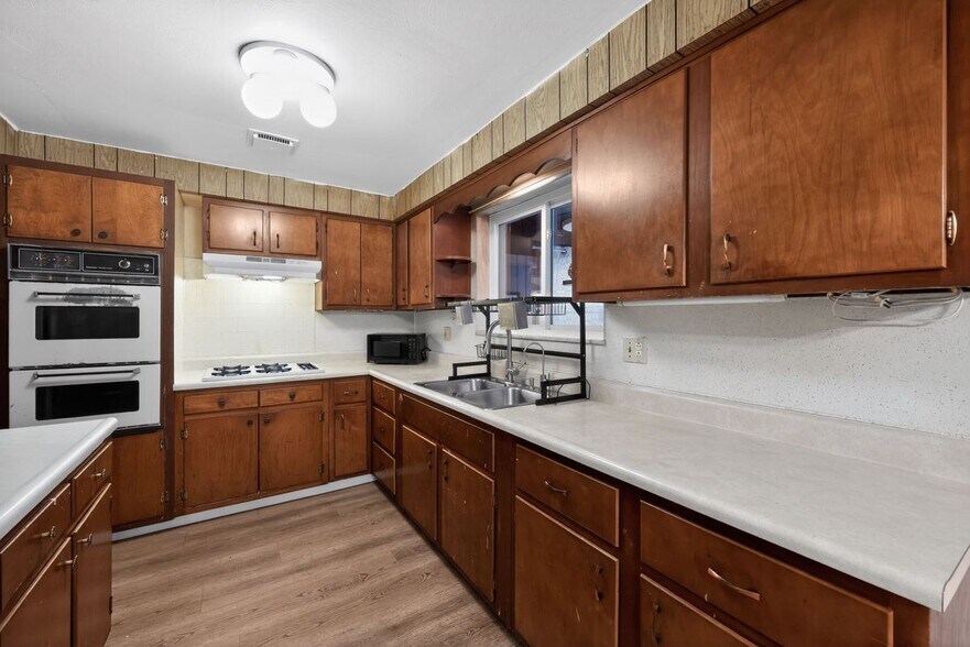 Building Photo - 213 Tilford Rd