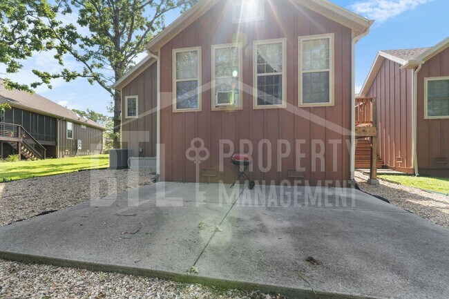 Building Photo - 3 Bedroom/2 Bath Duplex in Stonebridge Vil...