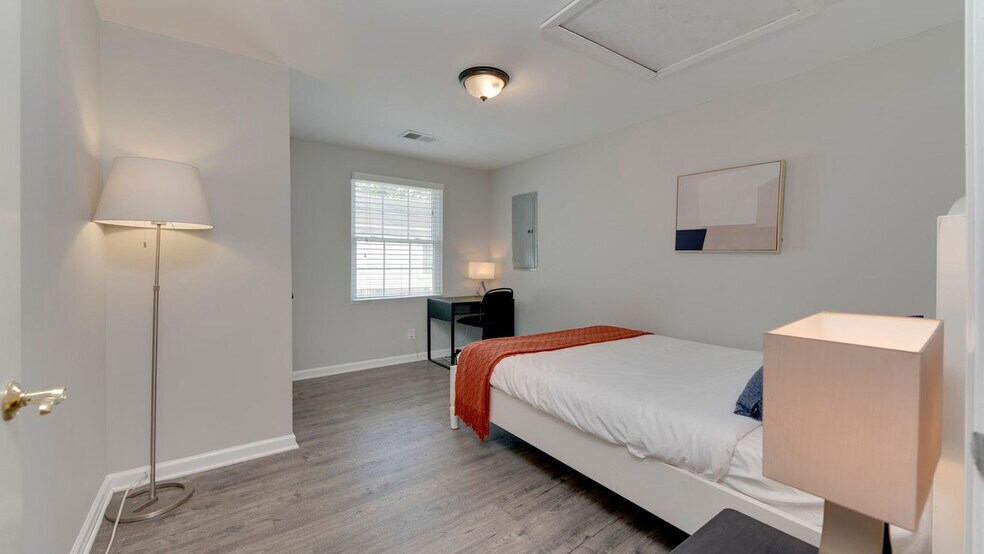 Building Photo - 48 E Reed Ave