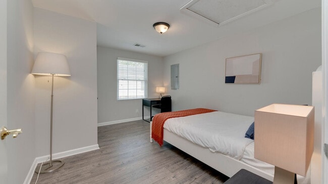 Building Photo - 48 E Reed Ave