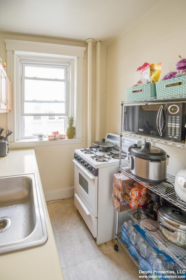 Building Photo - bedroom in Boston MA 02215