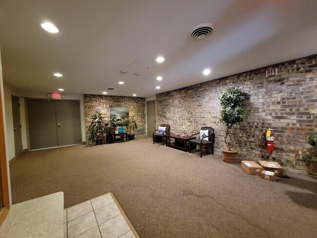 Building Photo - 420 Walnut Creek Rd