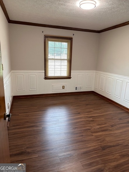 Building Photo - 145 Redwood Cir