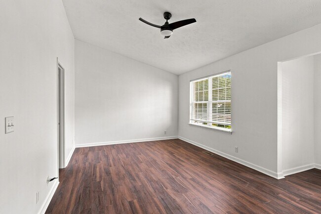 Building Photo - 2120 Lebanon Pike