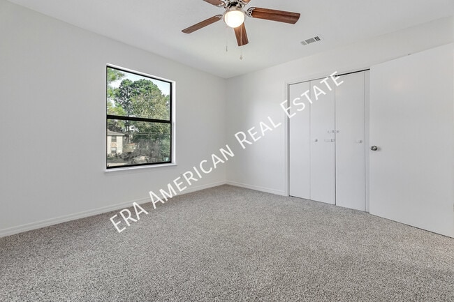 Building Photo - 508 Landview Dr