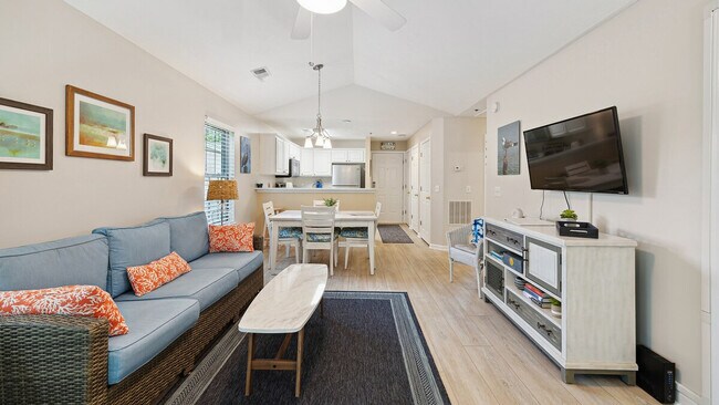 Building Photo - 562 Blue Stem Dr