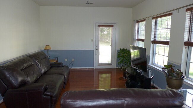 Building Photo - 1426 Nutwood Ct