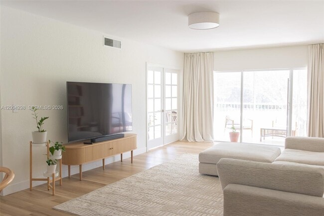 Building Photo - 3250 N Palm Aire Dr