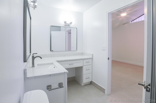 Building Photo - 1148 Summit Trail Cir