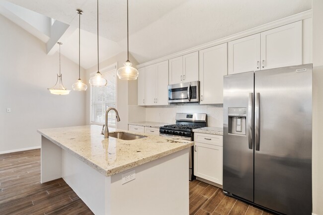 Building Photo - 1931 Invermere Dr