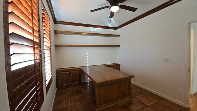 Building Photo - 5012 Crest Dr