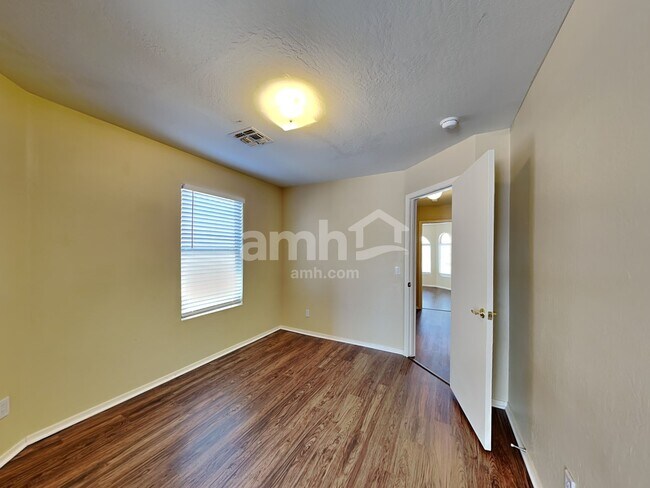 Building Photo - 4509 E Windsong Dr