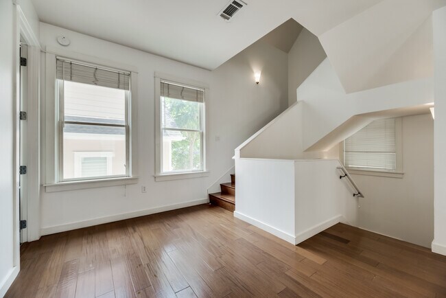 Building Photo - 2604 Thomas Ave