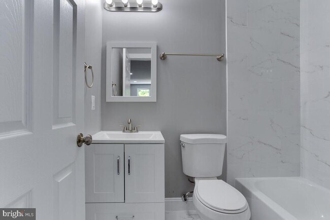 Building Photo - 1227 Tyler Ave