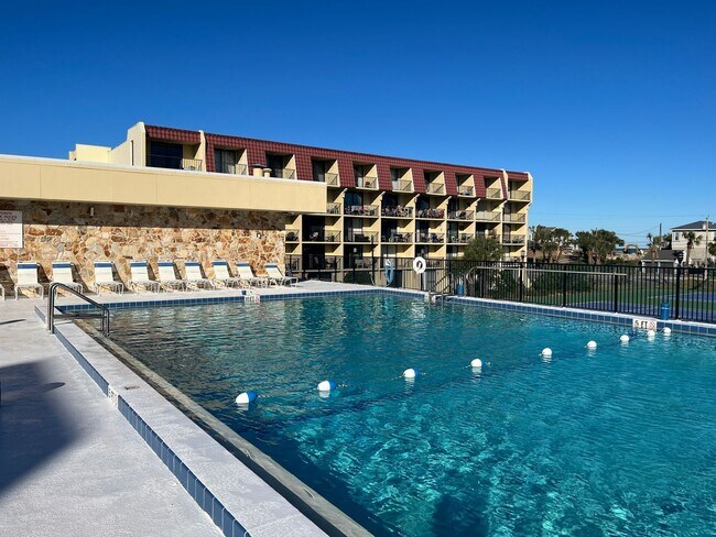 Building Photo - Amazing Community - HIDDEN GEM! Live Across Daytona Beach Inc Water, Internet & Cable ASK ABOUT O...