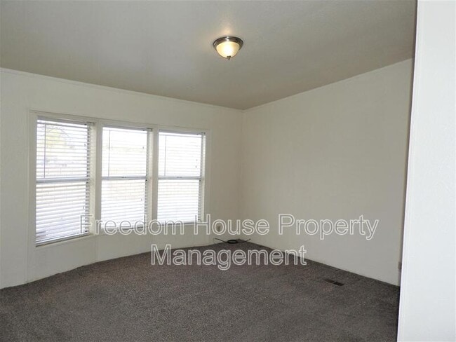 Building Photo - 2770 Rio Rico Dr