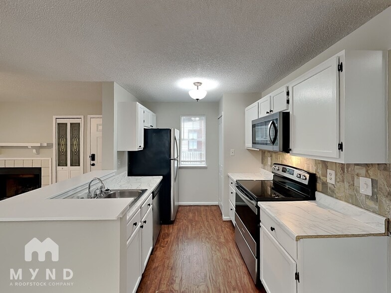 Building Photo - 1213 Waterville Ct