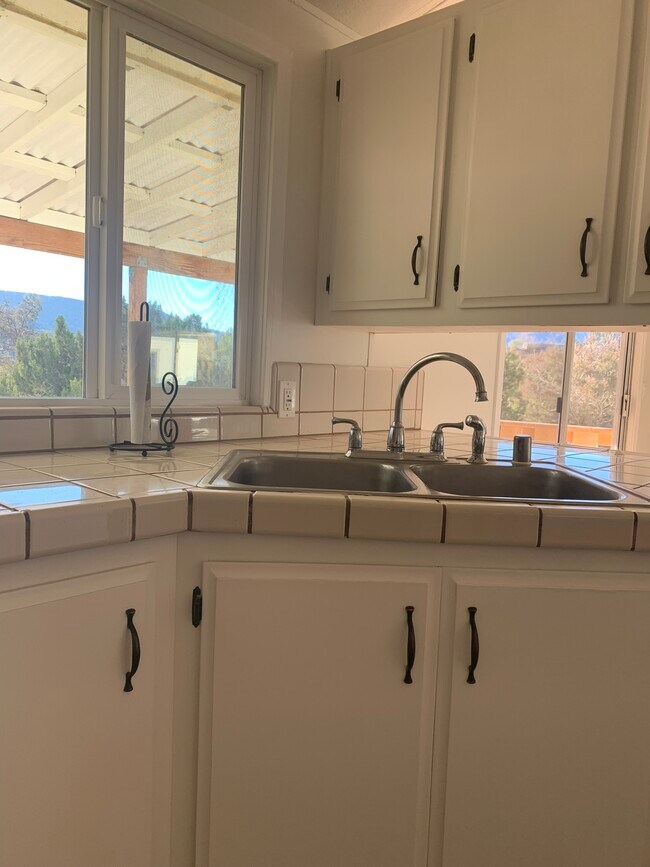 Building Photo - 523 Piute St