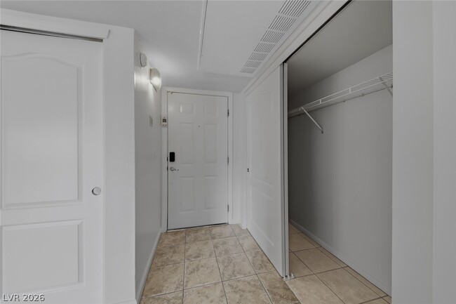 Building Photo - 2101 Blue Breeze Dr