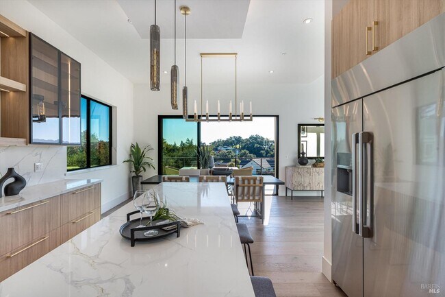 Building Photo - 1580 Clear Ridge Dr