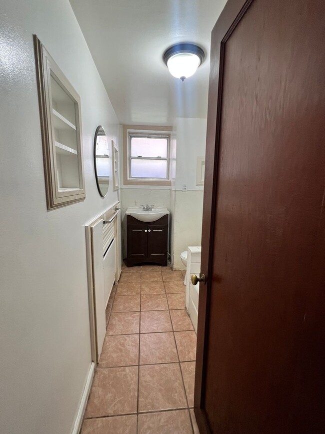 Building Photo - 488 S 7th Ave