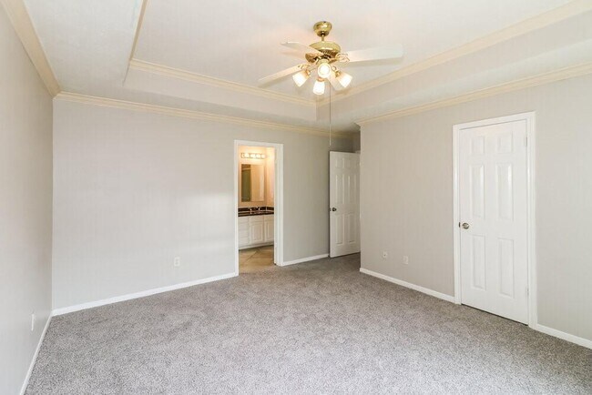 Building Photo - 6207 Hampton Oak Ct