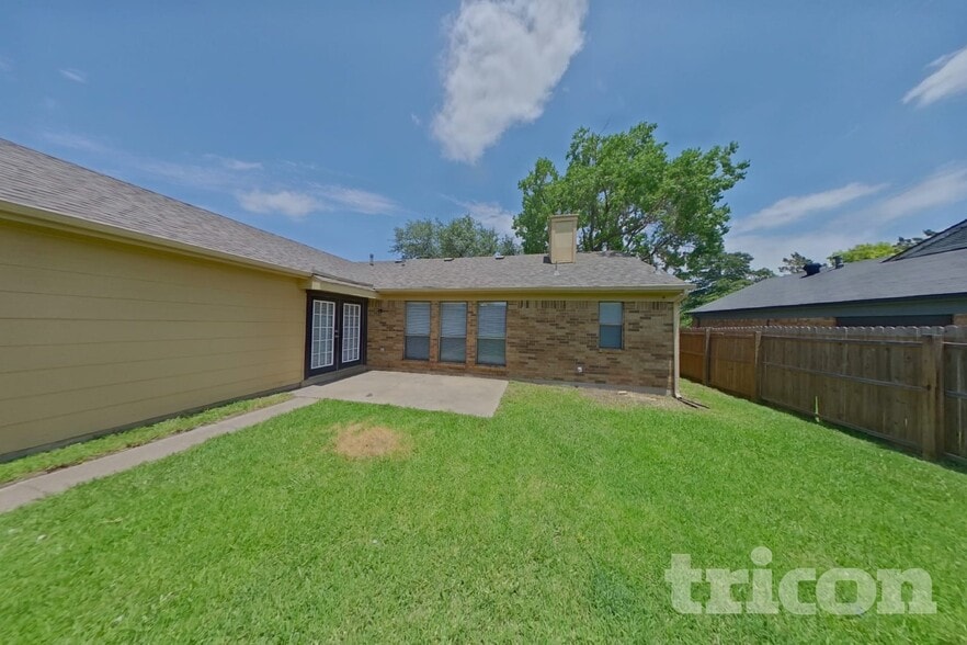 Building Photo - 300 Ripplewood Dr