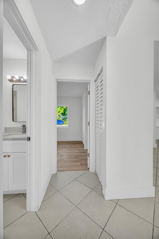 Building Photo - 2514 SE Alfonso Ave