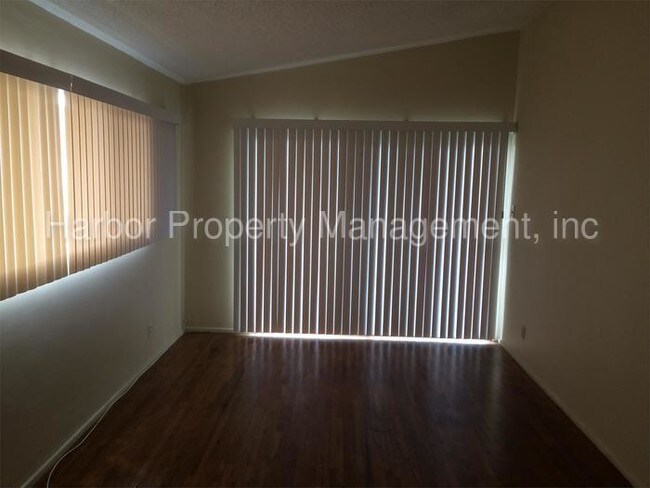 Building Photo - 14440 S Budlong Ave