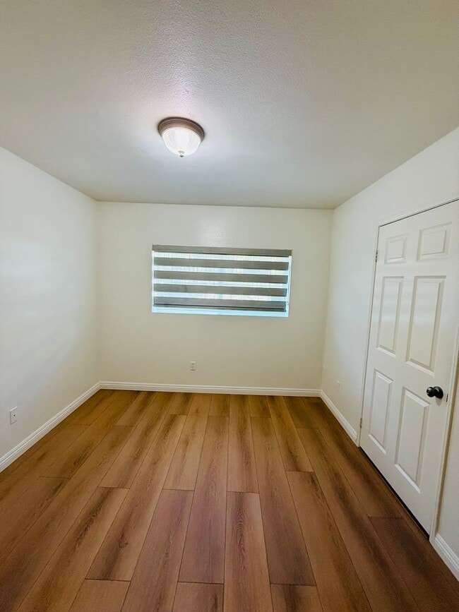 Building Photo - Remodelled 4 Bedroom Townhome for Lease in...