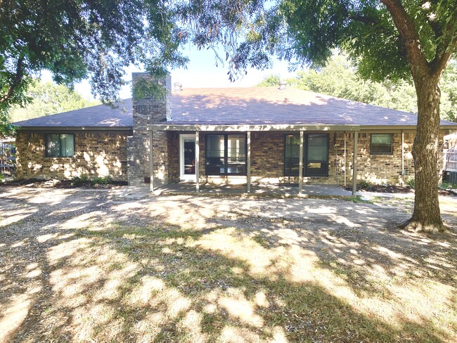 Back yard & Covered Porch - 4712 Ringold Dr