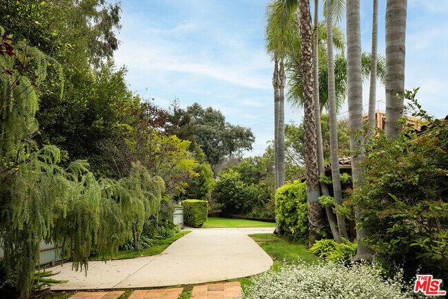 Building Photo - 16820 Sunset Blvd