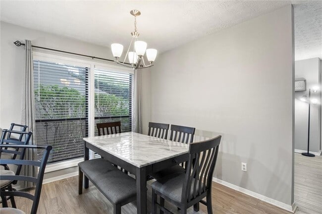 Building Photo - 401 Wynnes Ridge Cir SE