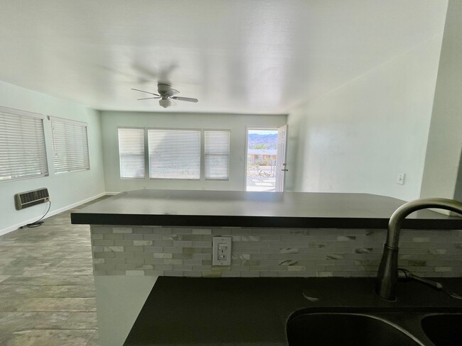 Building Photo - Joshua Tree home with views, views, views....
