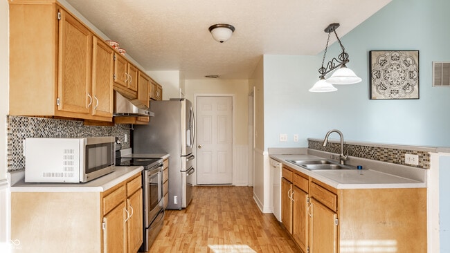 Building Photo - 9653 Aberdeen Ct