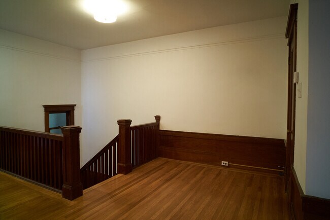 Landing - 3918 24th St