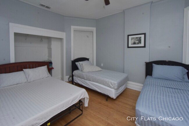 Building Photo - 950 W Addison St