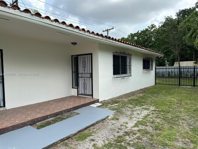 Building Photo - 7071 SW 4th St