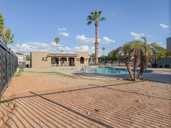 Building Photo - 1455 N 53rd Dr