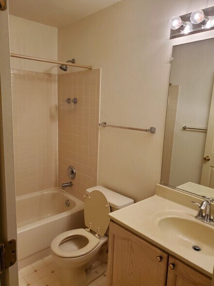 Building Photo - 11309 Kings Crest Ct