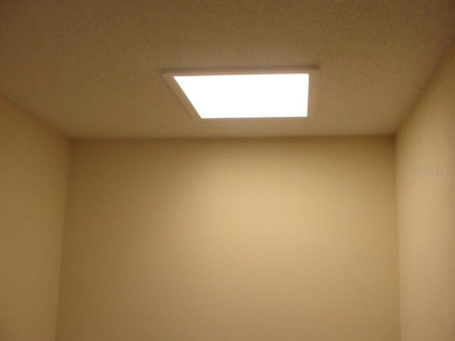 Building Photo - 15235 W Pond Woods Dr