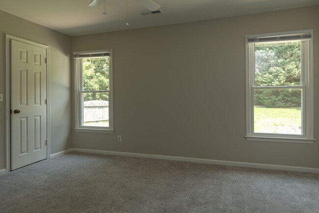 Building Photo - APPLICATIONS PENDING! Maintenance-free 3 b...