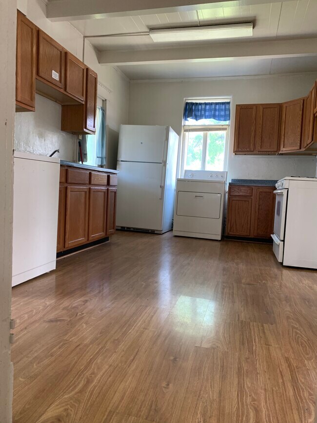 Building Photo - 1302 4th St