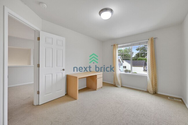 Building Photo - 3 BED & 2.5 BATH SINGLE FAMILY HOUSE FOR RENT