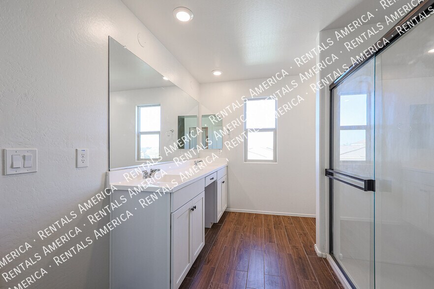 Building Photo - 12620 W Glenn Dr